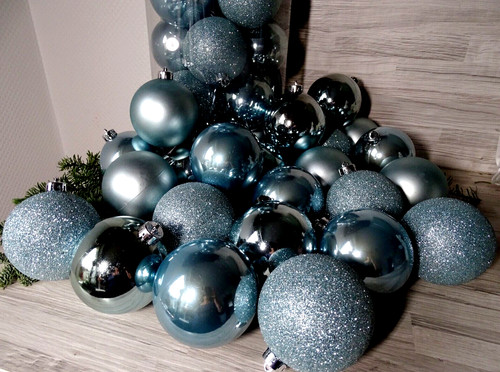 Weihnachtskugeln hell blau - 24,