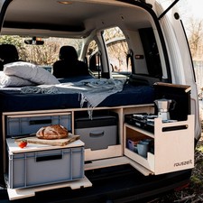 Campingbox mit Bett für