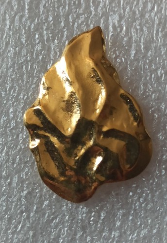 Pin yves saint - pin's, laurent