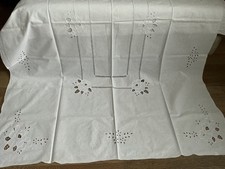 Tischdecke-Stickerei-Richelieu