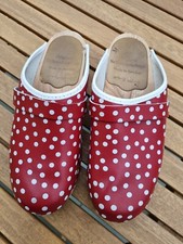 Echte Schwedenclogs 41, wenn getragen, rot