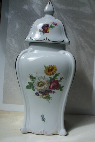 Aparte deckelvase mit - deckelvase,