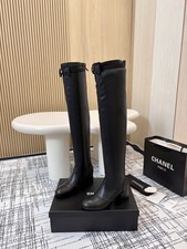 Chanel kniehohe Lederstiefel