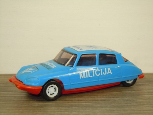 Citroen ds21 pallas - milicja,
