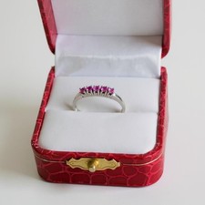 Goldring 585 – 14 Karat Weißgold – Roter Spinell – Größe 56 (17,8 mm)