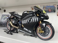 Minichamps 1:12 Yamaha YZR-M1 Pre-Season Test 2004 Valentino Rossi 