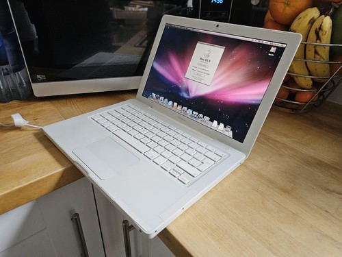 Retro apple macbook a1181 2006 - apple,