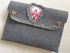 NEU tablet TRACHTEN TASCHE CLUTCH grau FILZ Wolle mit HIRSCH + HERZ rot