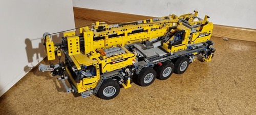 Lego 42009 mobile crane - lego,