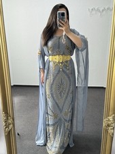 Kurdische Kleider in Verschiedenen Farben und Größen