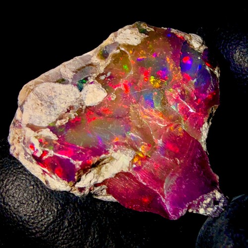 Feueropal edelstein schwarzer - feueropal,