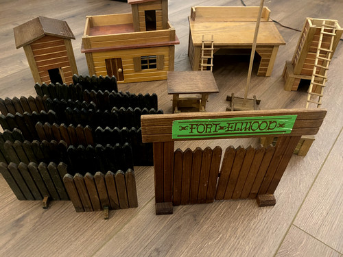 Holzfort westernfort elwood - holzfort,