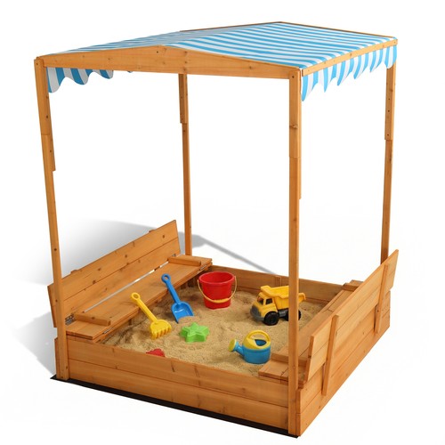 Sandkasten mit überdachtem