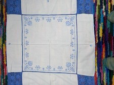 Alte schöne Mitteldecke  Patchwork-Stickerei-Blumen 