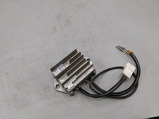 Spannungsregler - , /