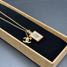 CHANEL Goldfarbene Halskette
