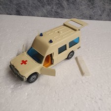 siku 1613 Binz Krankenwagen (Mercedes 200 W123) 1:55-80 iger Jahre 2.Ausführung