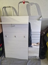 Gut erhaltene Kompaktgarderobe Ferron in weiß Dekor