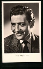 Musiker Fred Frohberg mit Krawatte und charmantem Lächeln, Ansichtskarte 