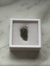 Natürlicher moldavit rohstein - moldavit,