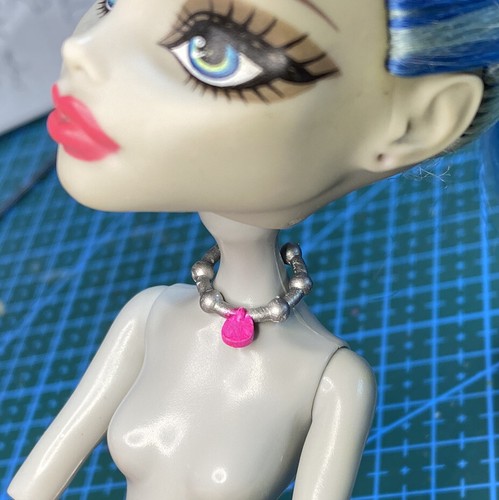 Monster high ghoulia - ghoulia, yelps