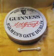 Seltenes Guinness Tamburin, 31,5 cm Durchmesser, 8 cm hoch, mit Klöppel