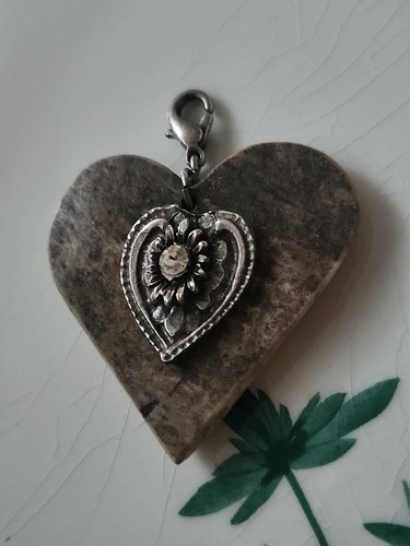 Vintage anhänger aus holz - vintage, und