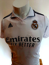 Fußball :  Fantrikot + Hose  REAL MADRID  "Benzema" Gr. 128/134  Kinder