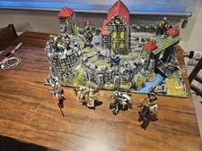 Ritterburg mit Rittern und Pferden, gebraucht