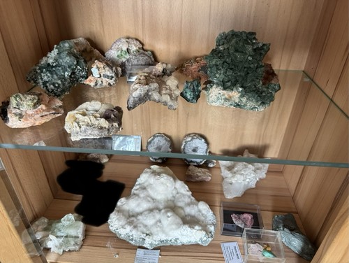 Große mineraliensammlung mit - mineraliensammlung,