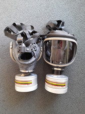 Zwei Feuerwehr Atemschutzmasken Dräger Panorama Nova - Einzelverkauf möglich