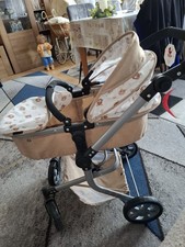 Schöner Puppenwagen