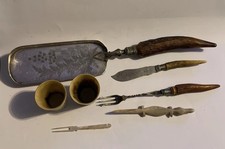Antike gemischte Knochen-, Geweih- & Hornteile aus dem 19./20. Jh. u.a. Besteck, Krümelschublade