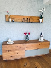 Moderner Sideboard/Lowboard mit Wandboard – Eiche massiv / Grau  Zum Verkauf ste