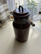 Alte Milchkanne mit Deckel