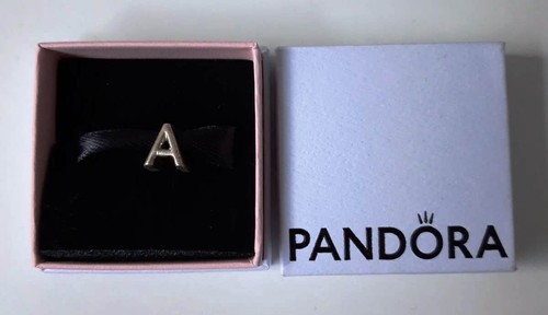 Pandora buchstabe - pandora, a