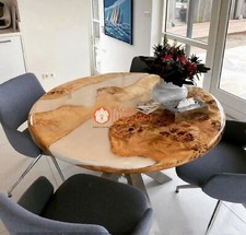 Weißer Epoxidharztisch