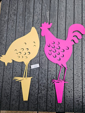 Garten Stecker Henne und Hahn, Gartendeko Metall pink/gelb 45 cm