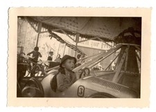 Altes Foto Kind im Karussell