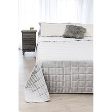 GESTEPPTE TAGESDECKE AUS SATIN