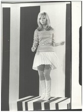 C724/  Nancy Sinatra