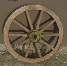 Antikes wagenrad holzrad - wagenrad,