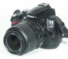 NIKON D5000 DIGITALE SPIEGELREFLEXKAMERA DSLR MIT NIKON AF-S DX VR 18-55 MM