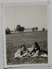 ALTES FOTO...FRAUEN...DECKE...WIESE...PICKNICK...