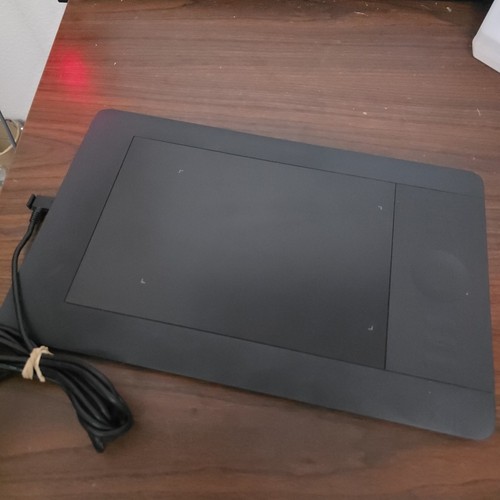 Wacom intuos touch small pen - wacom,