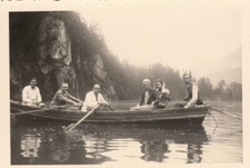 Altes Foto , Personen Ruderboot  .( A 3 )