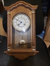 Wanduhr mit Pendel zum
