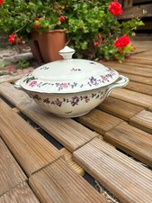 Suppenterrine mit Deckel