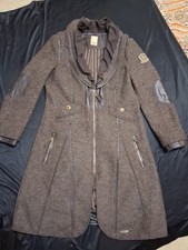 Extravaganter Mantel von