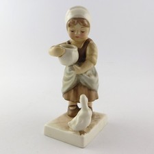 Goebel Porzellan Figur Mädchen mit Ente, ca. 13 cm hoch (A)